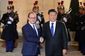 Francouzský prezident Francois Hollande (vlevo) se v rámci nově započaté konference o klimatu setkal v Elysejském paláci v Paříži s čínským prezidentem Xi Jinpingem.