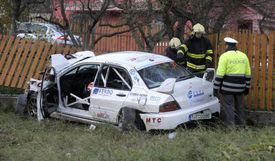 Závodní vůz při RallyShow Uherský Brod u obce Lopeník na Slovácku zabil čtyři lidi. Další tři lidé utrpěli středně těžká zranění a byli převezeni do nemocnic ve Zlíně a v Uherském Hradišti. Listopad, 2012.