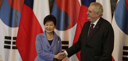 Jednání jihokorejské prezidentky Pak Kun-hje s prezidentem Milošem Zemanem.
