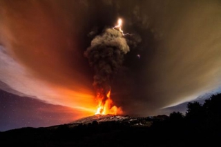 Explozi provázel jedinečný úkaz, šlo o takzvané vulkanické blesky.