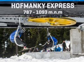 Lyžaři budou moci využívat šestisedačkovou lanovku s bublinou a vyhříváním Hofmanky na Černé hoře.
