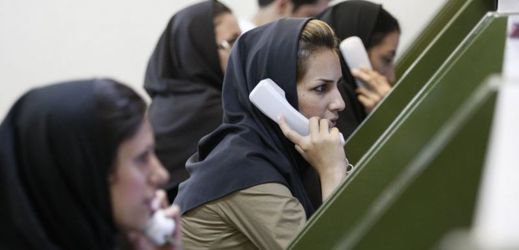 Ženy v Teheránu pracující jako burzovní makléřky.
