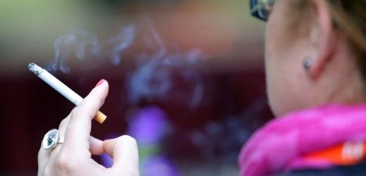 Zákaz kouření v restauracích by mohl prý přinést velký posun směrem k nekuřáctví.