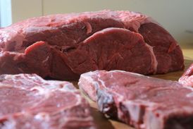 Odborníci doporučují také nahradit konzumaci červeného masa spotřebou bílého masa.