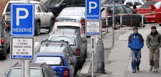 Nově schválené parkovací zóny budou postupně fungovat v Praze 4, 5,  6, 8, 9 a na Jarově.