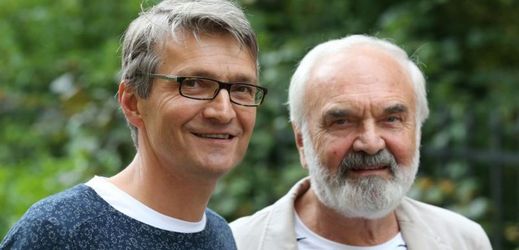 Jan Svěrák (vlevo) připravuje celovečerní film se svým otcem Zdeňkem Svěrákem.