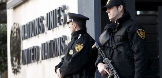 Švýcarská policie střeží sídlo OSN.
