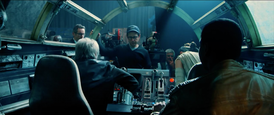 Na snímku režisér J.J. Abrams při natáčení sedmého dílu Hvězdných válek s názvem Síla se probouzí.