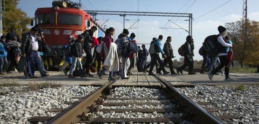 Uprchlíci přijíždějí do Slovinska vlakem z Chorvatska.