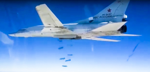 Snímek ruského Ministerstva obrany. Bombardér Tu-22 bombarduje cíl.