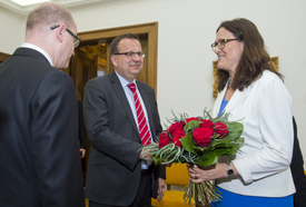Návštěva eurokomisařky Cecilie Malmström v Praze. Přijal ji premiér Bohuslav Sobotka, jednání se zúčastnil i ministr průmyslu Jan Mládek.