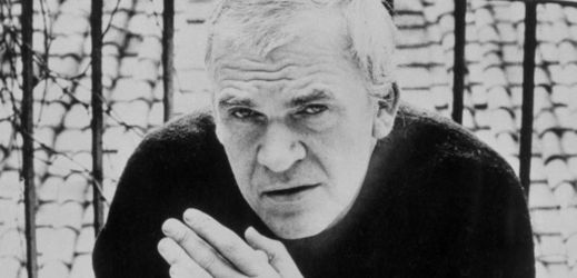 Milan Kundera, spisovatel českého původu, který od roku 1975 žije ve Francii.