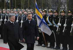 Ukrajinský prezident Petro Porošenko a polský prezident Andrzej Duda.