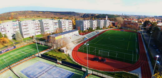 Dominantou Sportovního areálu Dědina je fotbalové hřiště s atletickým oválem Foto: Sport-Technik Bohemia