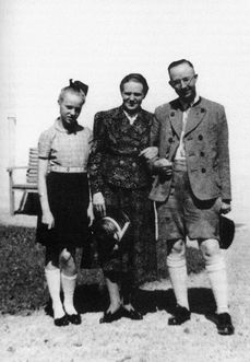 Himmlerovi. Snímek z knihy Heinrich Himmler: Soukromá korespondence masového vraha (1927-1945).