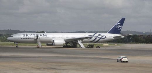 Evakuované letadlo letecké společnosti Air France v Mombase.