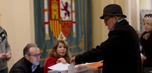 Volební místnost v Madridu.