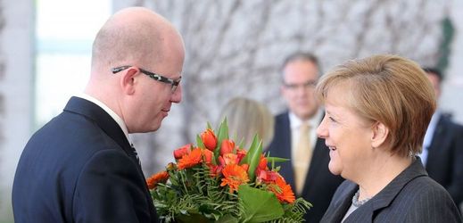 Bohuslav Sobotka a Angela Merkelová.