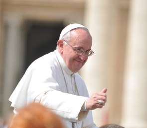Papež František při mši na Svatopeterském náměstí.
