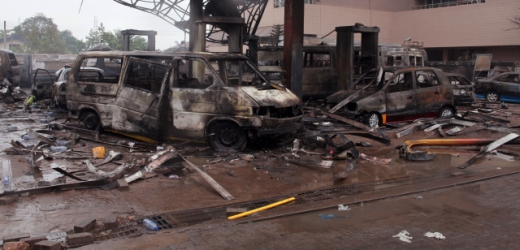 Výbuch benzinové stanice v centru ghanského hlavního města Akkra. Červen 2015.