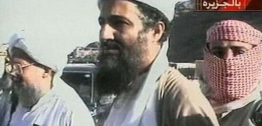 Usáma bin Ládin s osobní stráží.