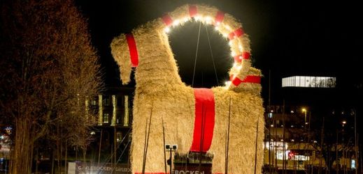 Slaměná koza je ve Švédsku tradičním symbolem Vánoc.