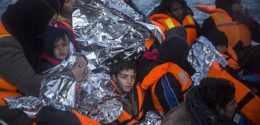 Uprchlíci na plavidle agentury Frontex.