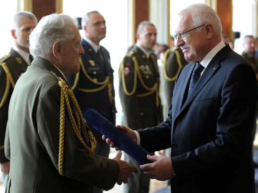 S bývalým prezidentem Václavem Klausem, 2010.