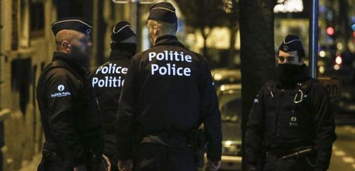 Razie belgické policie v bruselské čtvrti Molenbeek.