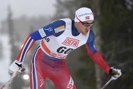 PROKLETÁ SJEZDOVKA. Jestli něco Peter Northug neumí, je to výšlap do závěrečného kopce na sjezdovce Alpe Cermis. V roce 2010 mu právě na tomhle stoupání utekl Lukáš Bauer v cestě za druhým triumfem v závodě.