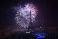 V Pákistánu oslavili Nový rok ohňostrojem v blízkosti repliky Eiffelovy věže v Behria Town.