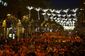 Ve španělském Madridu oslavili příchod nového roku tradičním silvestrovským během. Již od roku 1964 každoročně v den 31. prosince běží tisíce amatérských i profesionálních běžců 10 kilometrovou trať.