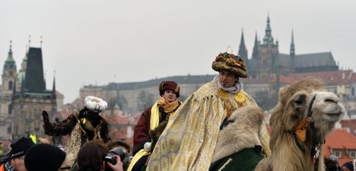 Centrem Prahy projel průvod Tří králů.