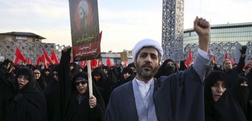 Protesty proti popravě šíitského duchovního Nimra Bákira Nimra. Kvůli popravě a s ní spojenými protesty přerušila Saúdská Arábie diplomatické styky s Íránem (ilustrační foto).