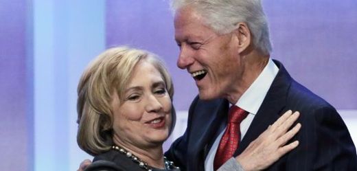 Bývalý americký prezident Bill Clinton se svou ženou Hillary.
