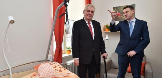 Prezident Zeman se zúčastnil otevření prvního libereckého hospice.