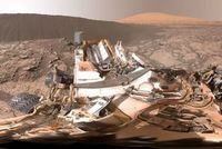 Snímek horizontu pořízený přístrojem Curiosity.
