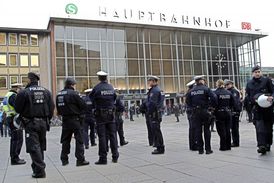 Policejní vyšetřování útoků v Kolíně nad Rýnem.