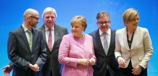 Přední politici CDU, uprostřed kancléřka Angela Merkelová. Další zleva: Peter Tauber, Volker Bouffier, Guido Wolf a Julia Kloecknerová.
