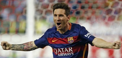 NEJLEPŠÍ Z NEJLEPŠÍCH. Lionel Messi opět útočí na zisk Zlatého míče. Prestižní trofej může získat už popáté. Na paty mu ale kromě velkého rivala Ronalda šlape i týmový parťák Neymar.