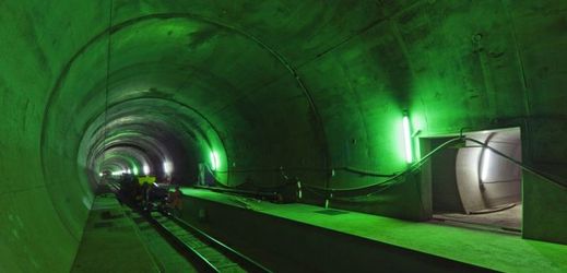 Do loterie o jízdenky na první jízdu nejdelším železničním tunelem světa se přihlásilo už 140 tisíc zájemců.