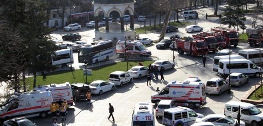 Sebevražedný útok v Istanbulu si vyžádal deset mrtvých a patnáct zraněných.