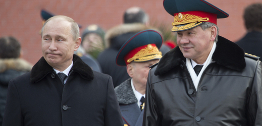 Prezident Putin a ministr obrany Šojgu.