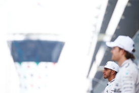 Lewis Hamilton a Nico Rosberg. Nejtřaskavější duo na roštu formule 1.