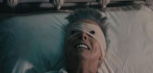 Zpěvák David Bowie zemřel na rakovinu v 69 letech.