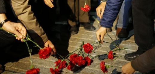 Projevení soucitu s oběťmi nedávného atentátu v Istanbulu (ilustrační foto).