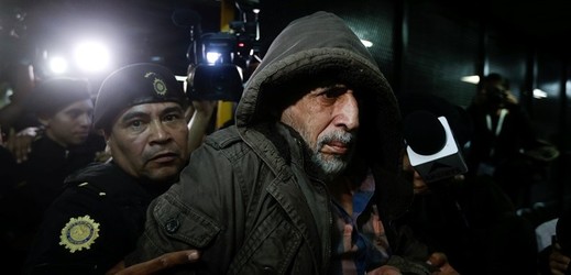 Guatemalská policie v úterý zatkla bývalého předsedu tamního fotbalového svazu Brayana Jiméneze, který je jedním z desítek podezřelých funkcionářů v korupční kauze FIFA.