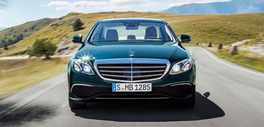 Třída E značky Mercedes-Benz nabídne už desátou generaci oblíbeného modelu.