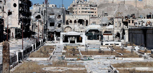 Zničené město v Sýrii.
