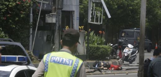 Při incidentech v Jakartě zemřelo nejméně šest lidí.